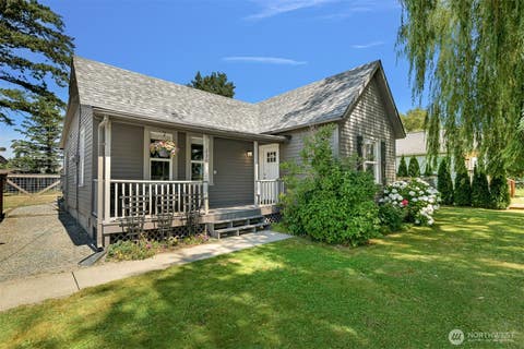 Photo of 230 Vancouver Street, Sumas, WA 98295 (MLS # 2549876)