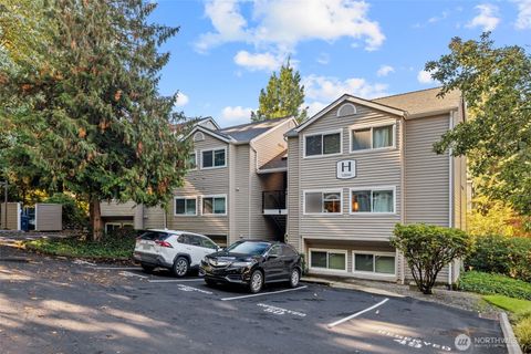 Photo of 12044 100th Avenue NE #H102, Kirkland, WA 98034 (MLS # 2445015)