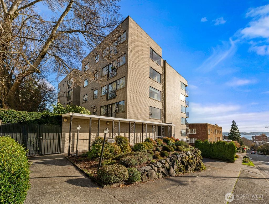 Photo of 912 3rd Avenue W #101, Seattle, WA 98119 (MLS # 2458147)