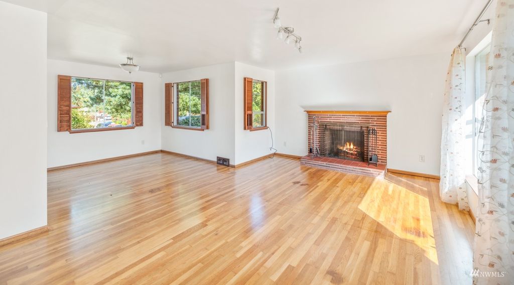 Photo of 6559 42nd Avenue NE, Seattle, WA 98115 (MLS # 1992099)