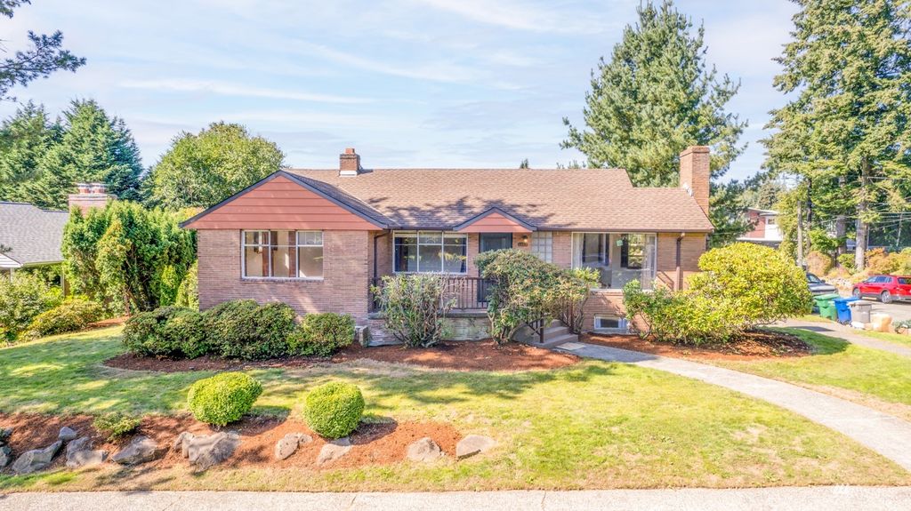Photo of 6559 42nd Avenue NE, Seattle, WA 98115 (MLS # 1992099)
