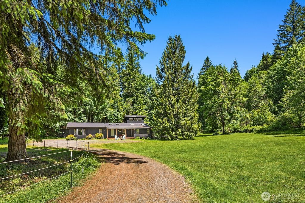 Photo of 33303 NE Stossel Creek Way, Duvall, WA 98019 (MLS # 2386645)