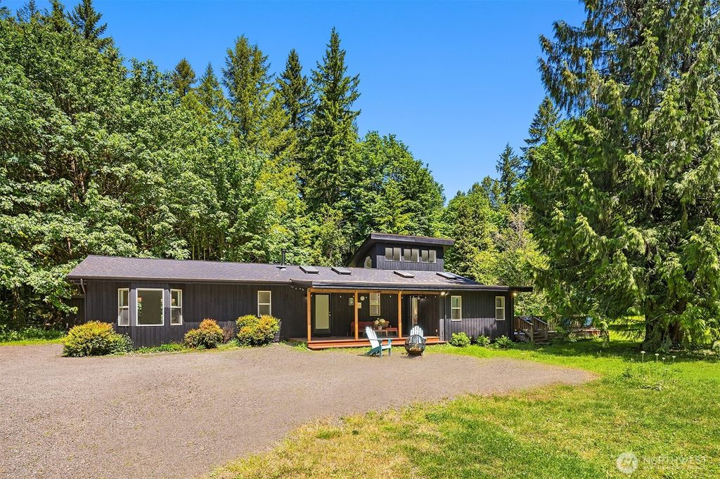 Photo of 33303 NE Stossel Creek Way, Duvall, WA 98019 (MLS # 2386645)