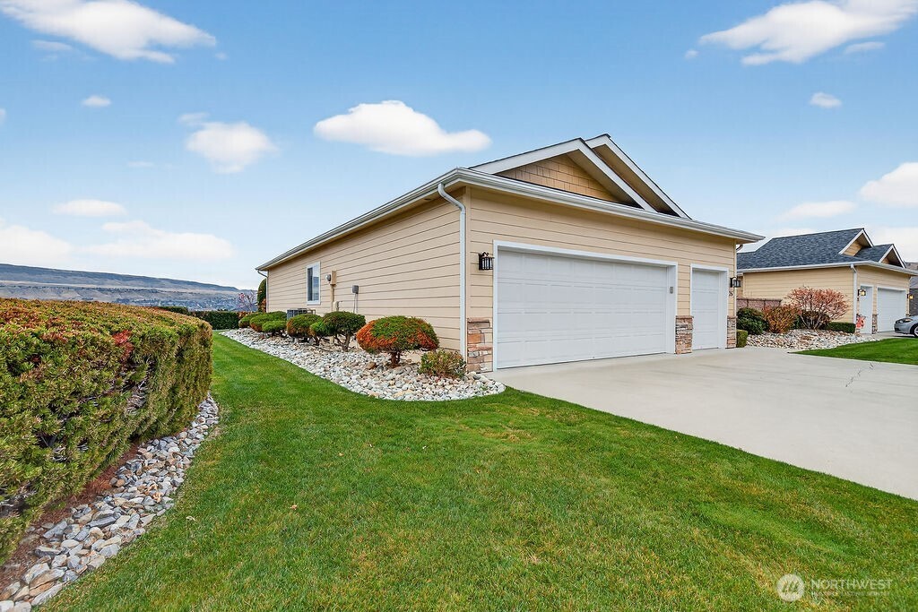 1845 Maple Street 26