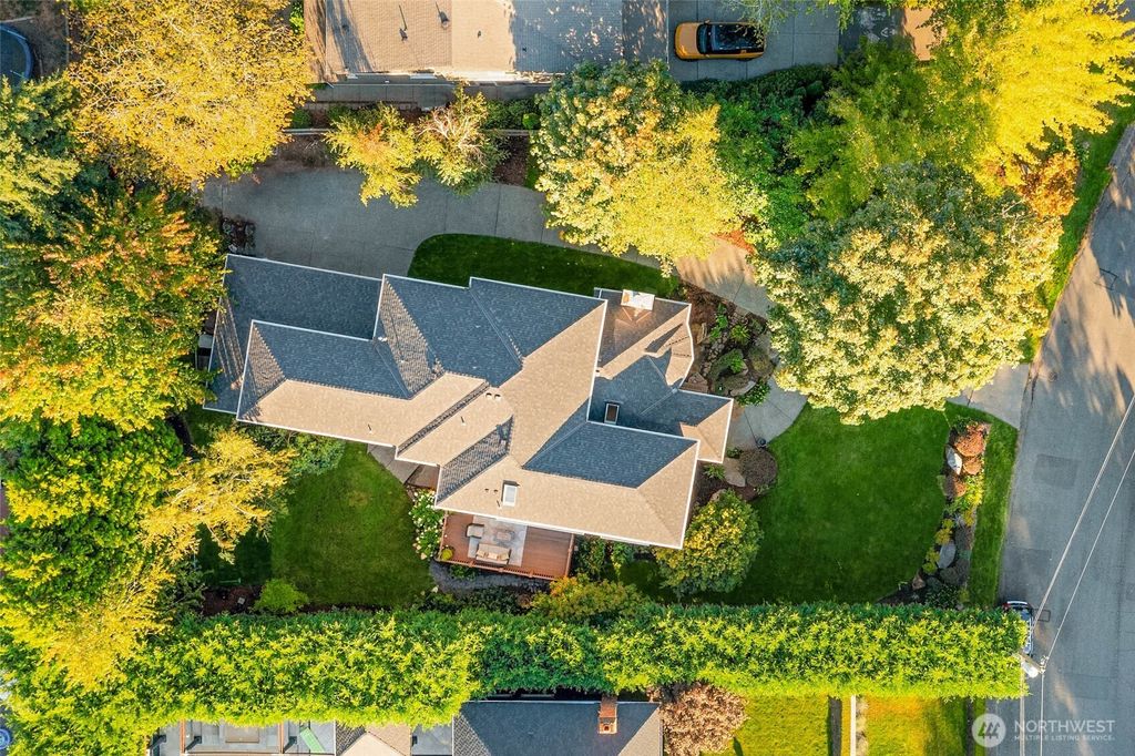 Photo of 8626 NE 121st Place, Kirkland, WA 98034 (MLS # 2439137)