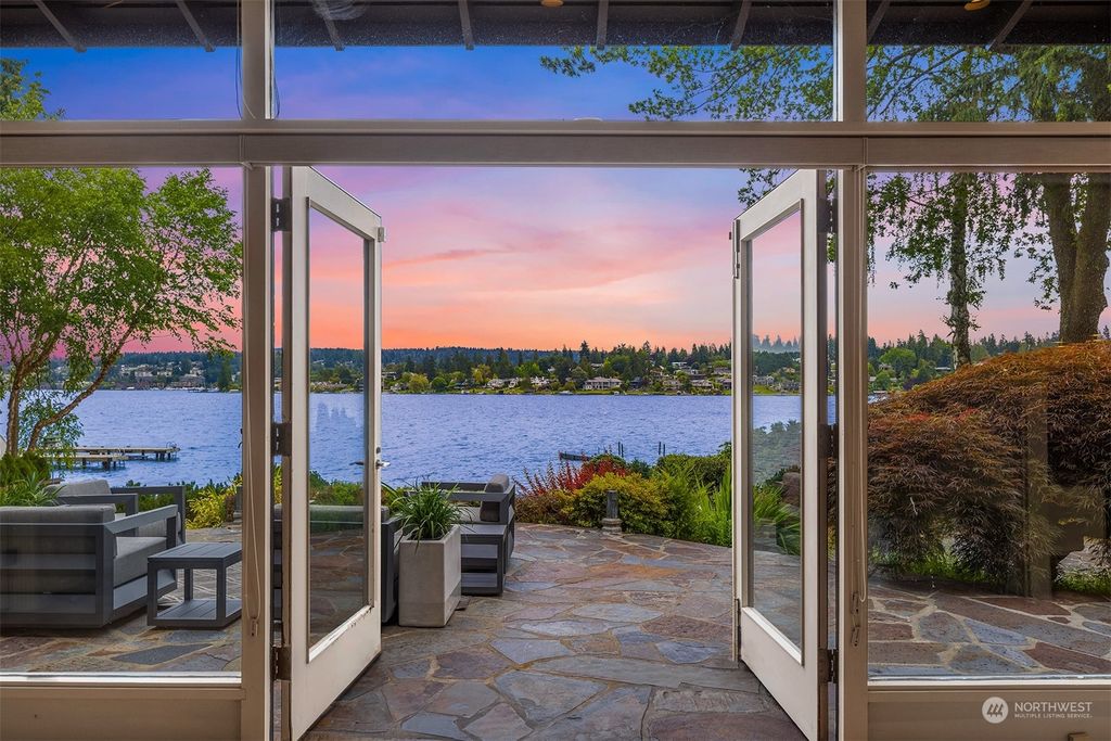 Photo of 4232 Hunts Point Road, Hunts Point, WA 98004 (MLS # 2071073)