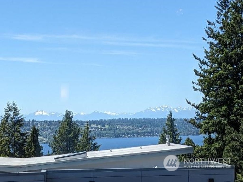 Photo of 1505 2nd Street, Kirkland, WA 98033 (MLS # 2304115)