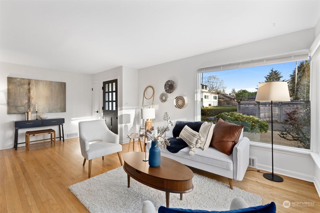 Photo of 4510 SW Walker Street, Seattle, WA 98116 (MLS # 2228169)