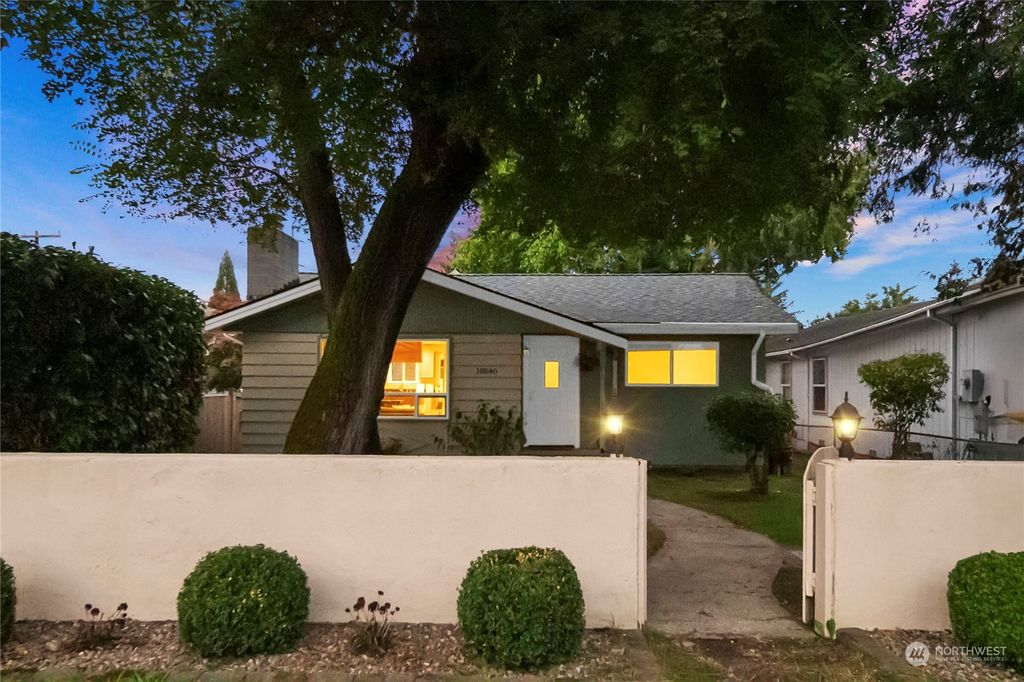 Photo of 10540 N Park Avenue N, Seattle, WA 98133 (MLS # 2295684)