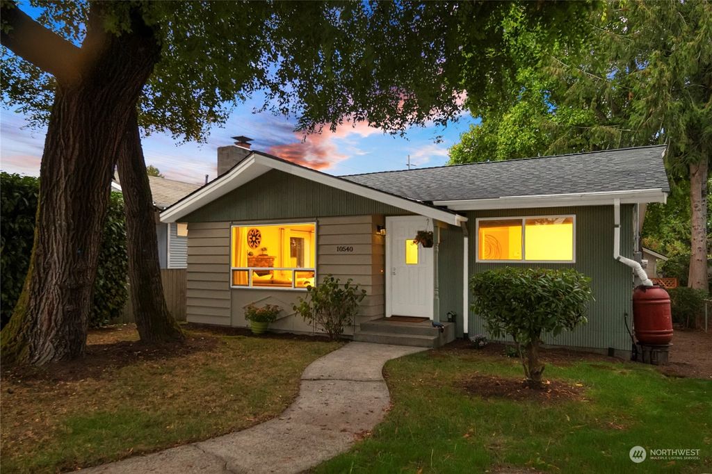 Photo of 10540 N Park Avenue N, Seattle, WA 98133 (MLS # 2295684)