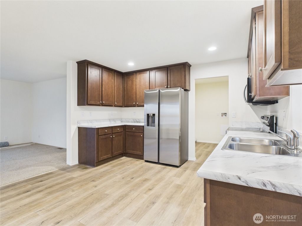 Photo of 19 B S Garden Avenue, Rock Island, WA 98850 (MLS # 2477846)