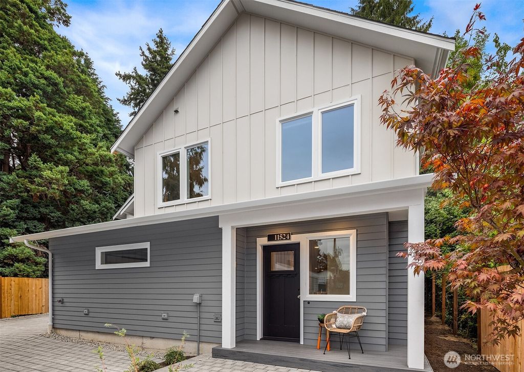 Photo of 11524 38th Avenue NE, Seattle, WA 98125 (MLS # 2421769)