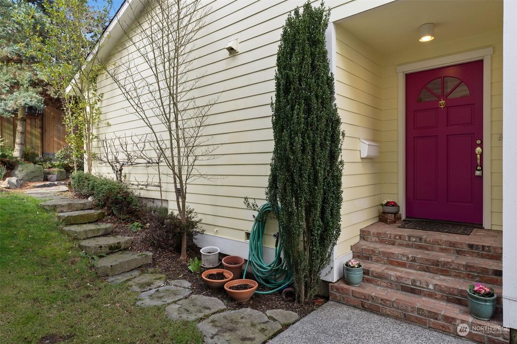 Photo of 7209 Dayton Avenue N, Seattle, WA 98103 (MLS # 2200539)