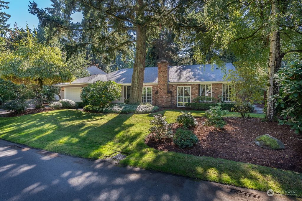 Photo of 9015 SE 51st Place, Mercer Island, WA 98040 (MLS # 2173069)