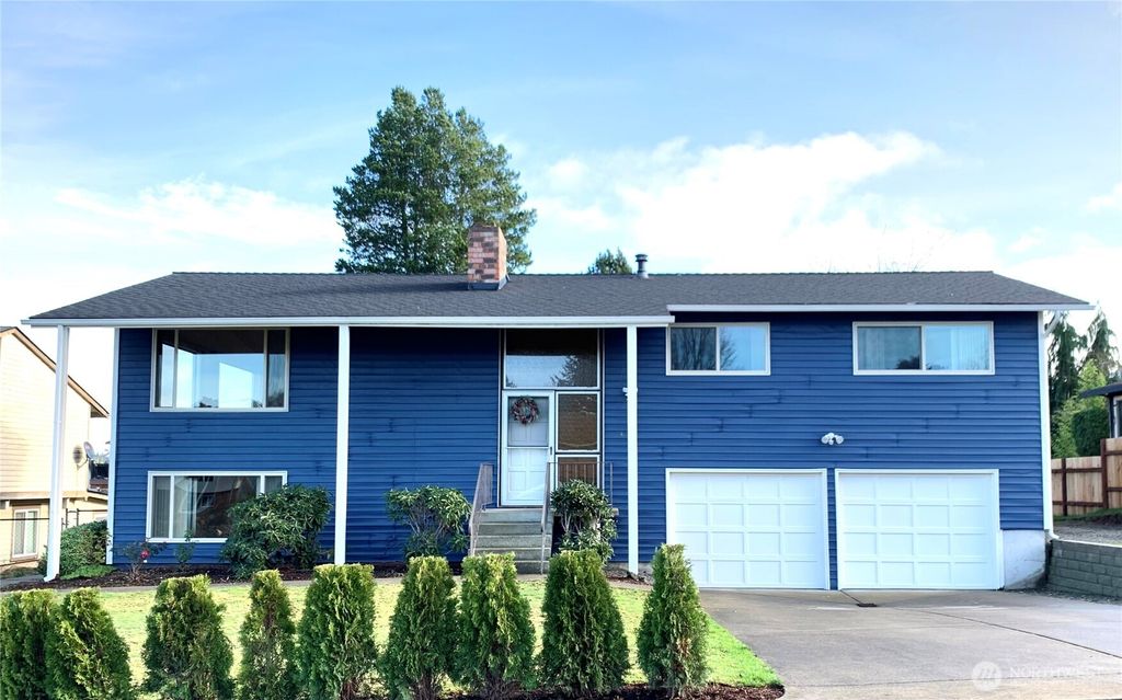 Photo of 29818 4th Avenue SW, Federal Way, WA 98023 (MLS # 2468095)