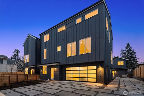 Photo of 13548 39th Avenue NE, Seattle, WA 98125 (MLS # 2490852)