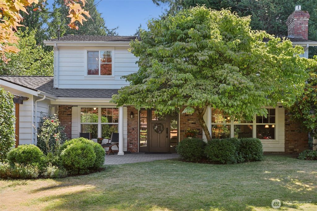 Photo of 4712 90th Avenue SE, Mercer Island, WA 98040 (MLS # 2404118)
