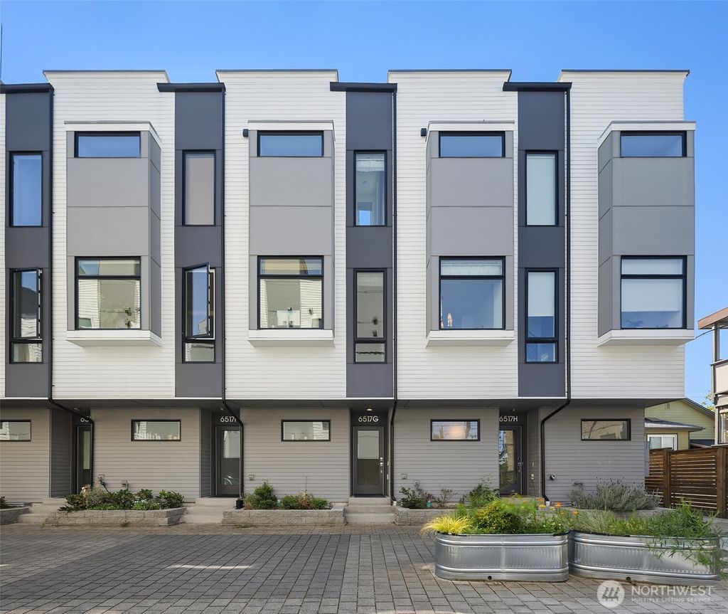 Photo of 6517 Phinney Avenue N #G, Seattle, WA 98103 (MLS # 2411591)