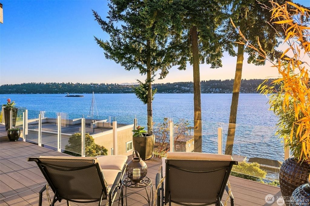 Photo of 16035 Inglewood Road NE, Kenmore, WA 98028 (MLS # 2407352)
