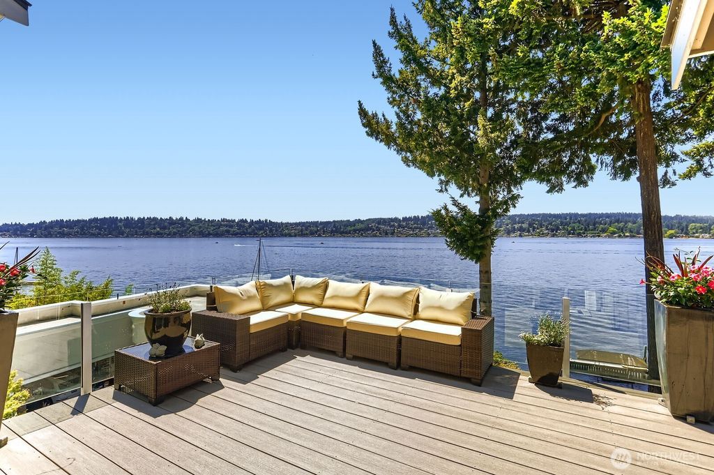 Photo of 16035 Inglewood Road NE, Kenmore, WA 98028 (MLS # 2407352)