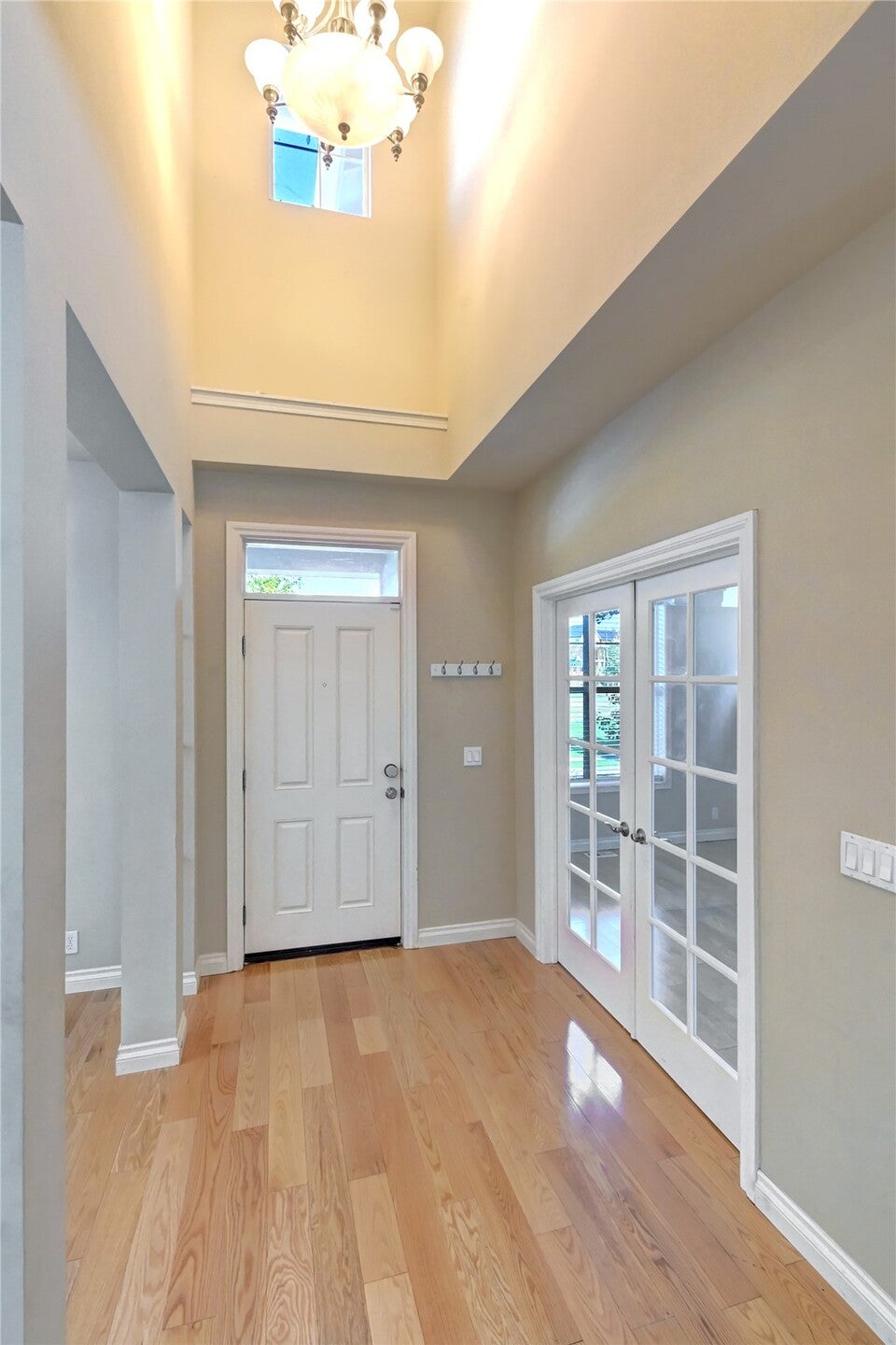 Photo of 18947 NE 68th Street, Redmond, WA 98052 (MLS # 2596733)