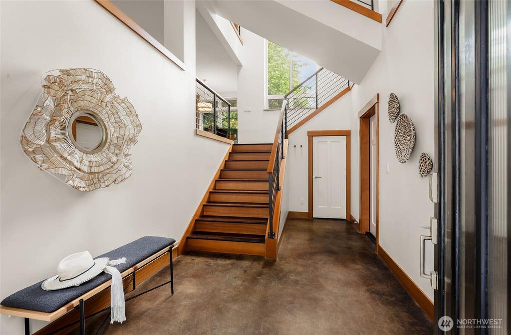Photo of 10644 Bartlett Avenue NE, Seattle, WA 98125 (MLS # 2537779)