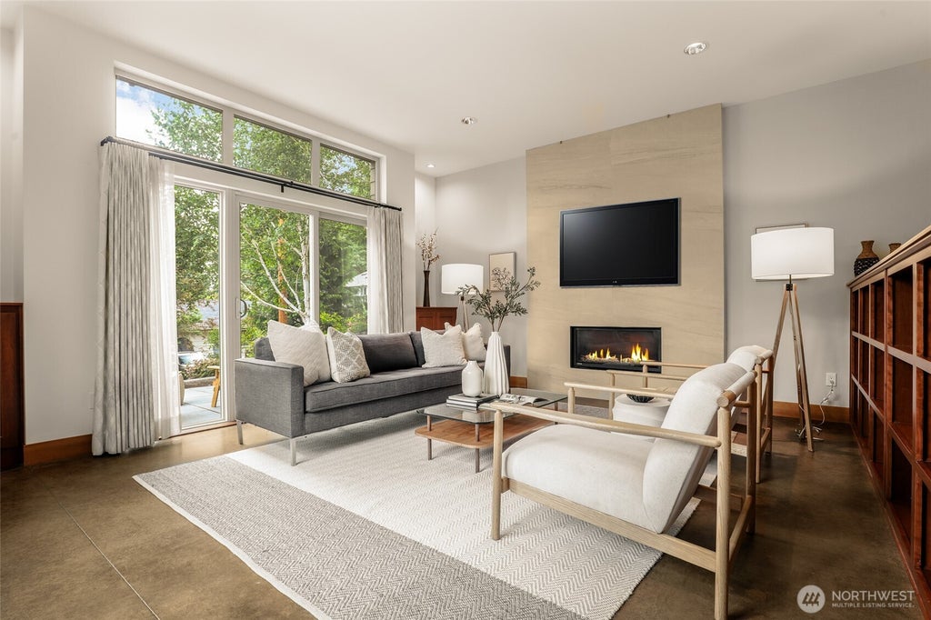 Photo of 10644 Bartlett Avenue NE, Seattle, WA 98125 (MLS # 2537779)