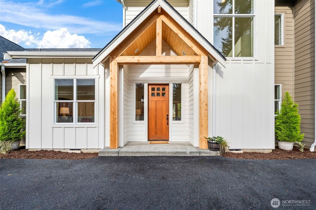 Photo of 2811 McHugh Avenue, Enumclaw, WA 98022 (MLS # 2459573)