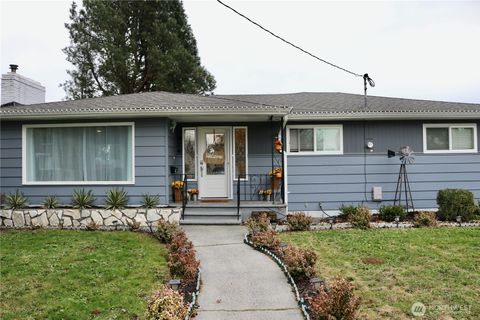 Photo of 924 E Grover Street, Lynden, WA 98264 (MLS # 2458517)