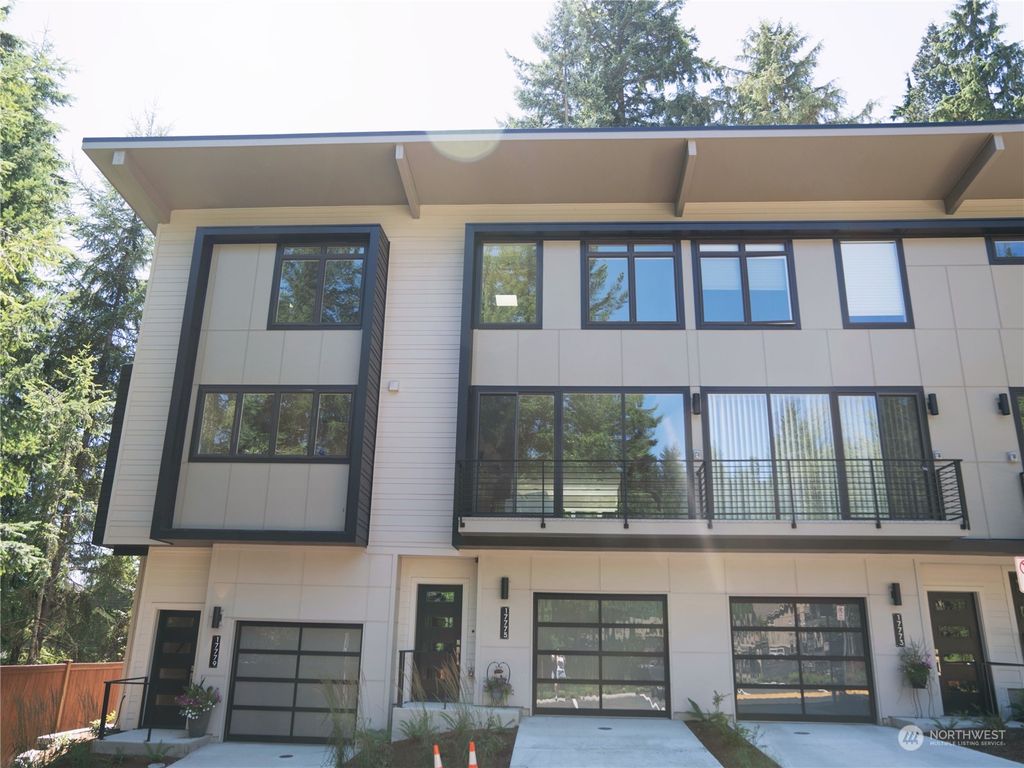 Photo of 17775 NE 95th Court, Redmond, WA 98052 (MLS # 2141073)