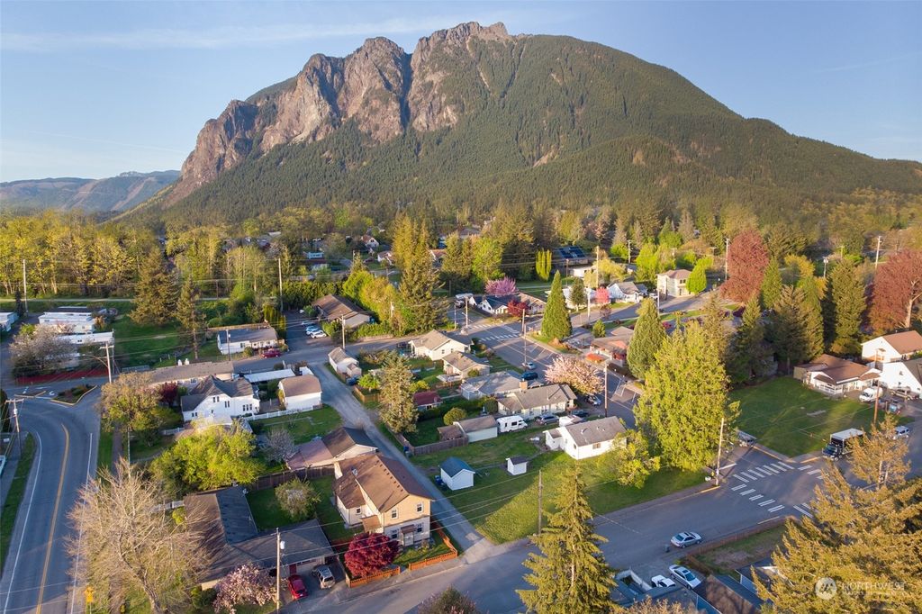 Photo of 124 W 3rd Street, North Bend, WA 98045 (MLS # 2225478)