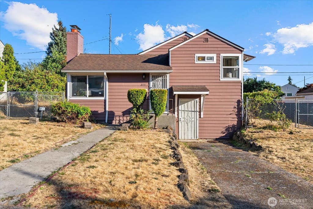 Photo of 2131 S Bennett Street, Seattle, WA 98108 (MLS # 2546882)