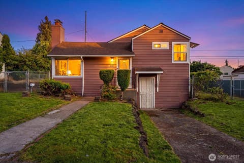 Photo of 2131 S Bennett Street, Seattle, WA 98108 (MLS # 2546882)