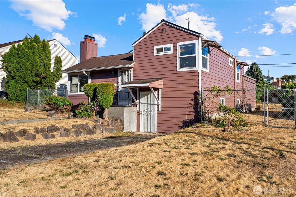 Photo of 2131 S Bennett Street, Seattle, WA 98108 (MLS # 2546882)
