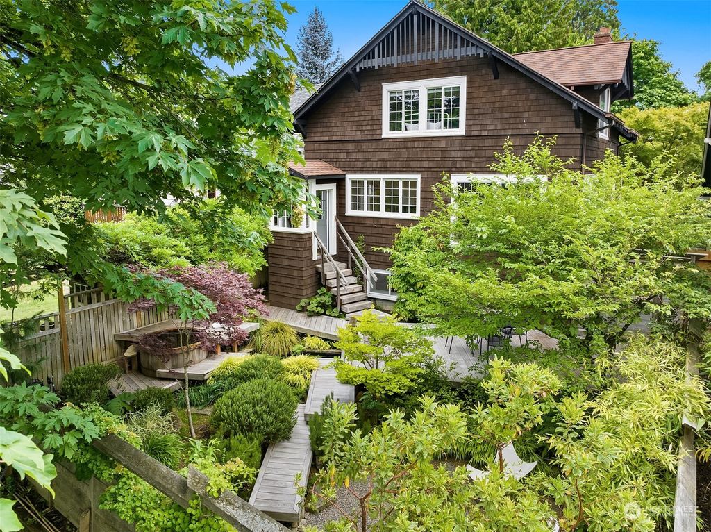 Photo of 135 34th Avenue E, Seattle, WA 98112 (MLS # 2145001)
