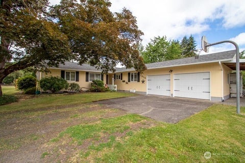 Photo of 1015 W Fifth Street, Centralia, WA 98531 (MLS # 2540737)
