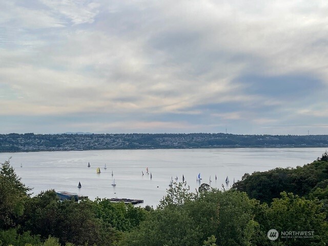 4329 Cliff Side Drive NE