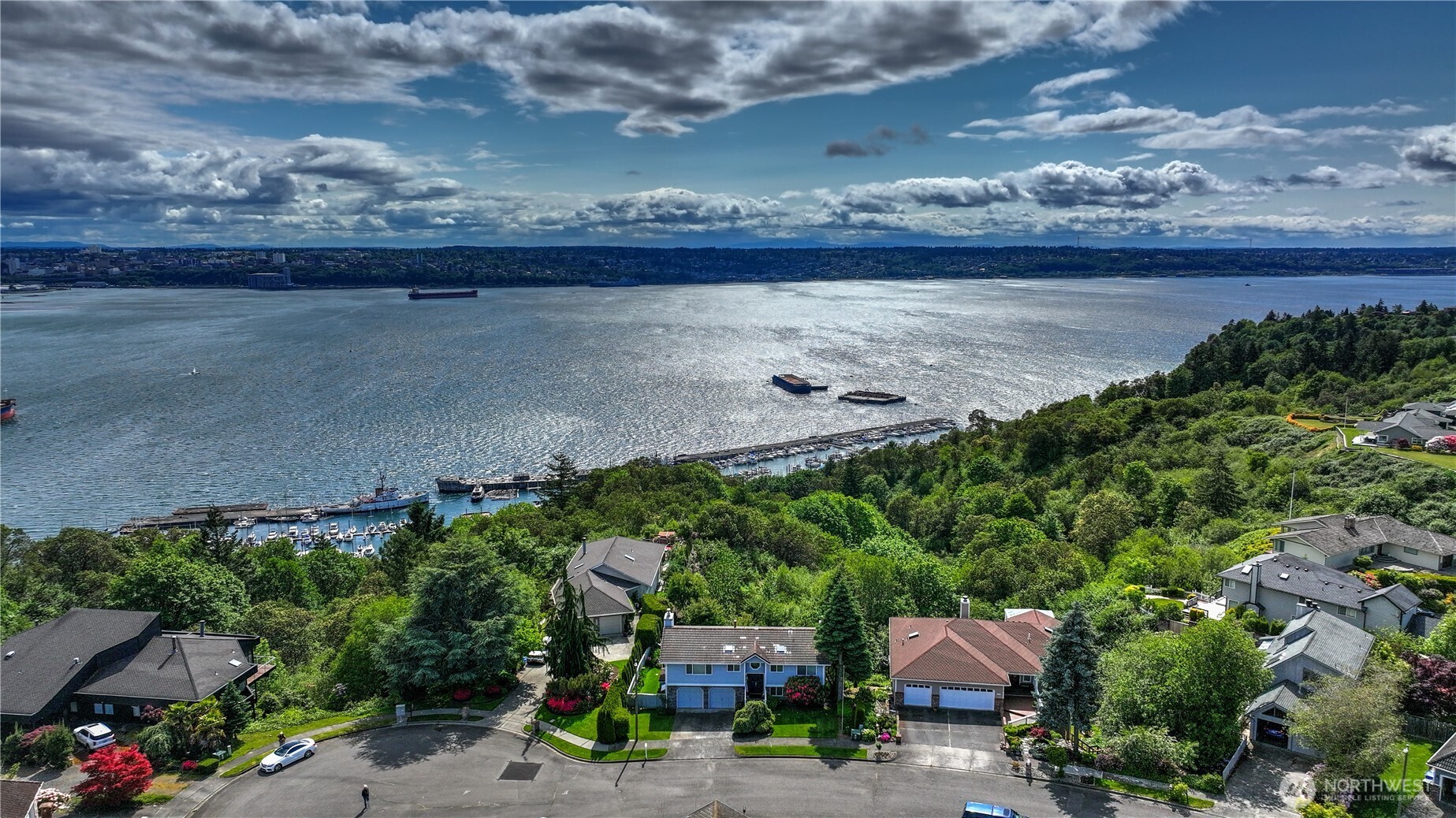 4329 Cliff Side Drive NE