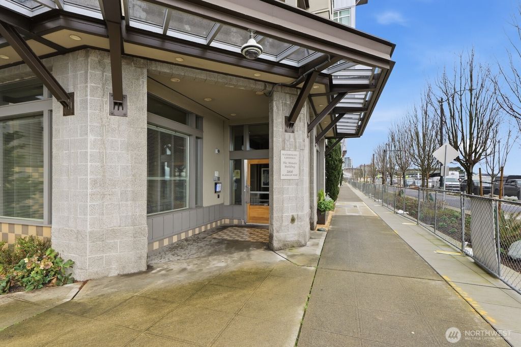 Photo of 2000 Alaskan Way #553, Seattle, WA 98121 (MLS # 2488901)