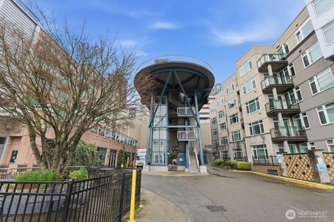 Photo of 2000 Alaskan Way #553, Seattle, WA 98121 (MLS # 2488901)