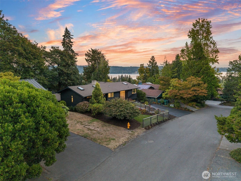 Photo of 4234 NE 89th Street, Seattle, WA 98115 (MLS # 2584702)