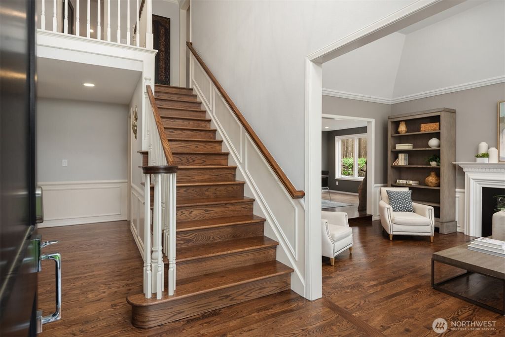 Photo of 17206 SE 46th Street, Bellevue, WA 98006 (MLS # 2512512)