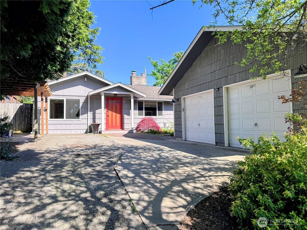 Photo of 15268 6th Avenue NE, Shoreline, WA 98155 (MLS # 2527874)