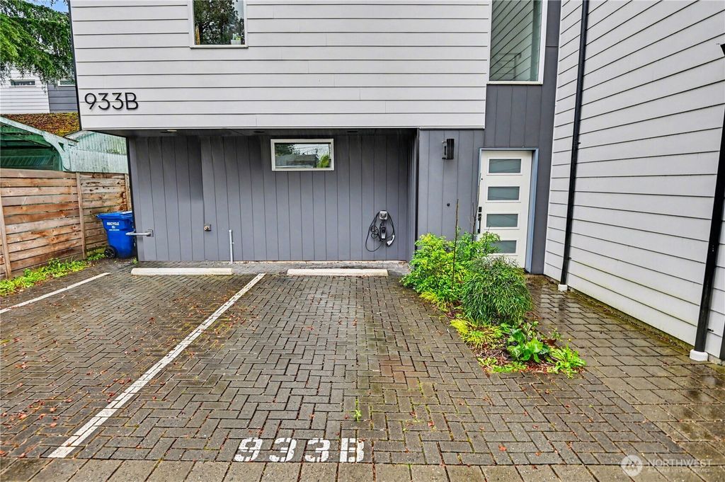 Photo of 933 N 91st Street #B, Seattle, WA 98103 (MLS # 2503319)