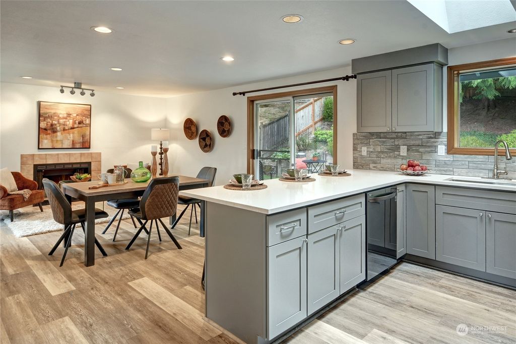 listing image 9361533013734594851