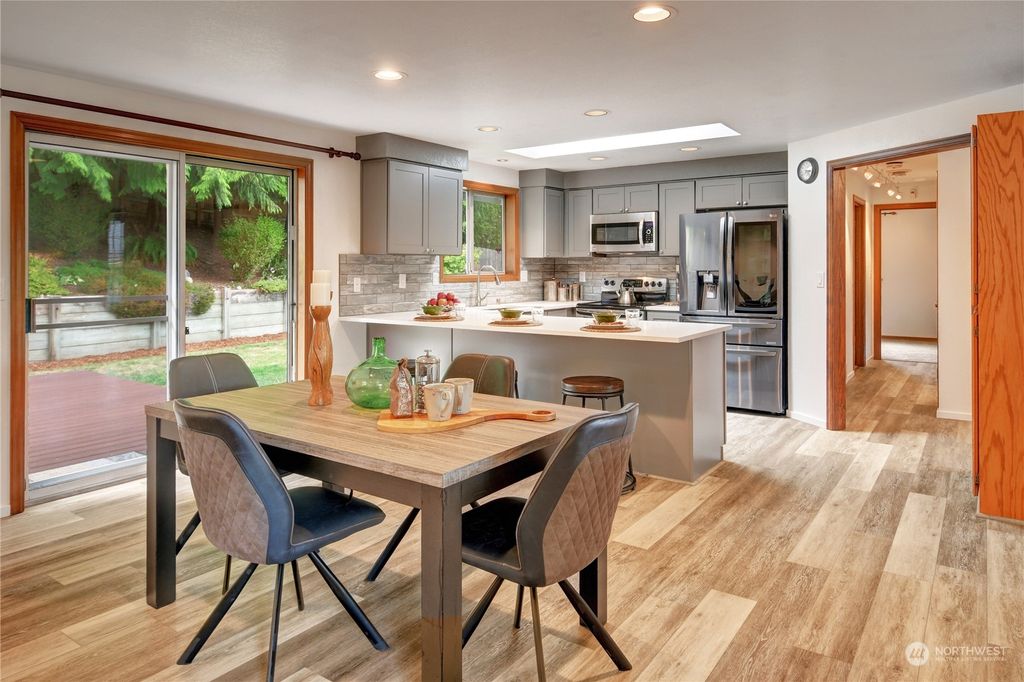 listing image 9363645350664999970