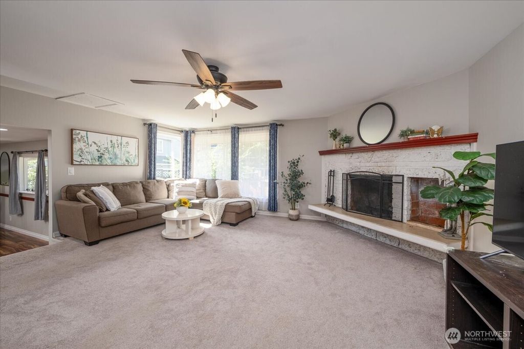 Photo of 1028 135th St SW Unit #29 St, Everett, WA 98204 (MLS # 2433871)