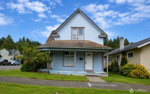 Photo of 803 Monroe Street, Hoquiam, WA 98550 (MLS # 2570977)