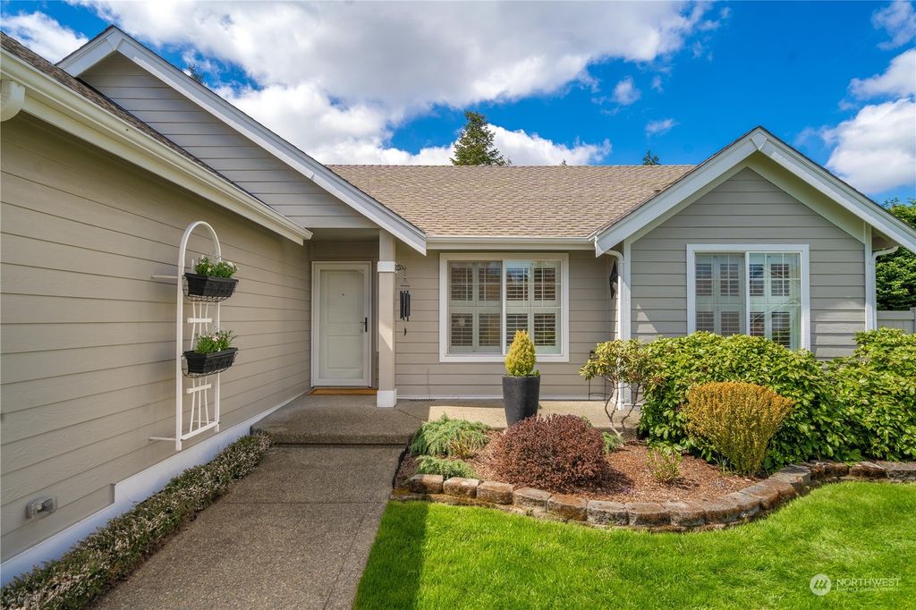 Photo of 405 25th Avenue Pl, Milton, WA 98354 (MLS # 2057583)