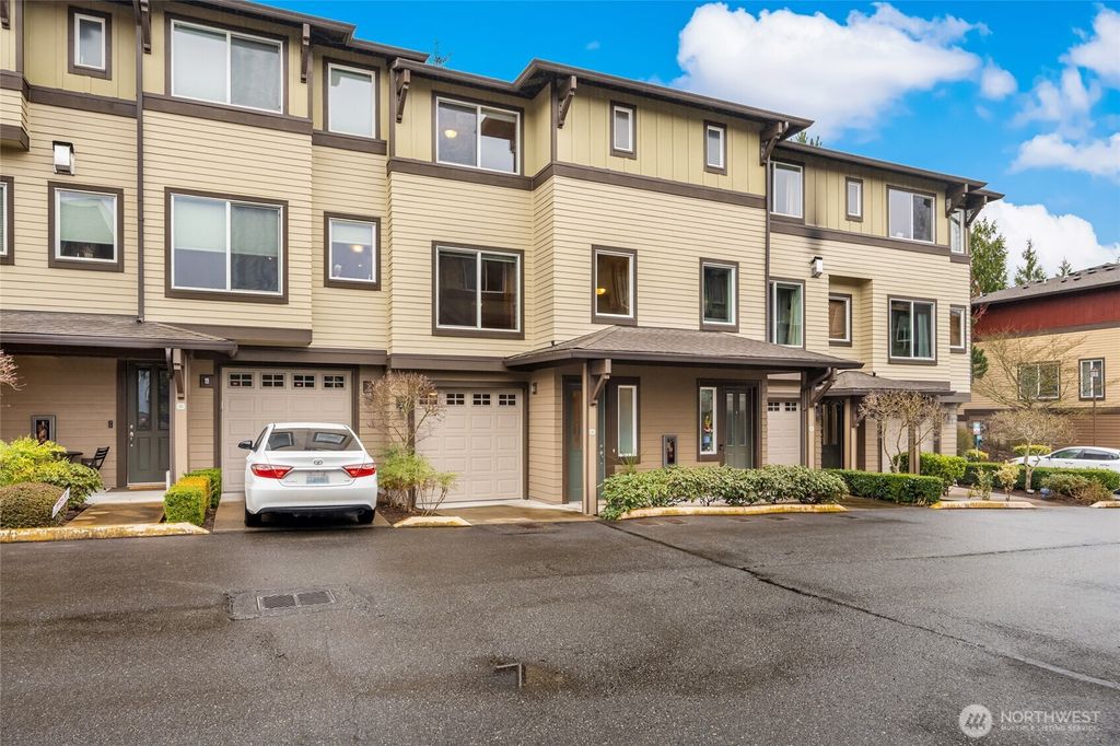 Photo of 2115 201st Place SE #I3, Bothell, WA 98012 (MLS # 2348961)